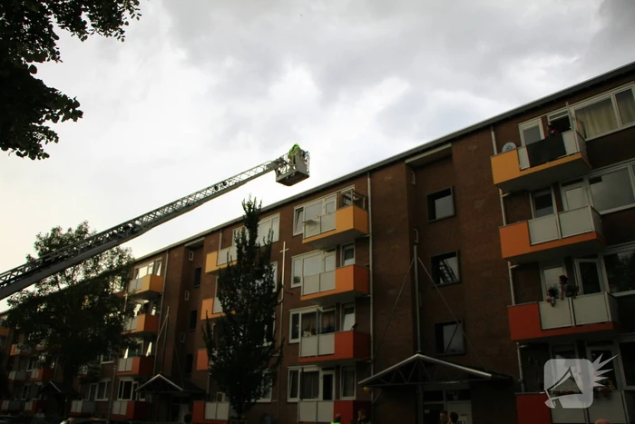 Bewoner sluit zichzelf buiten met pan nog op het vuur