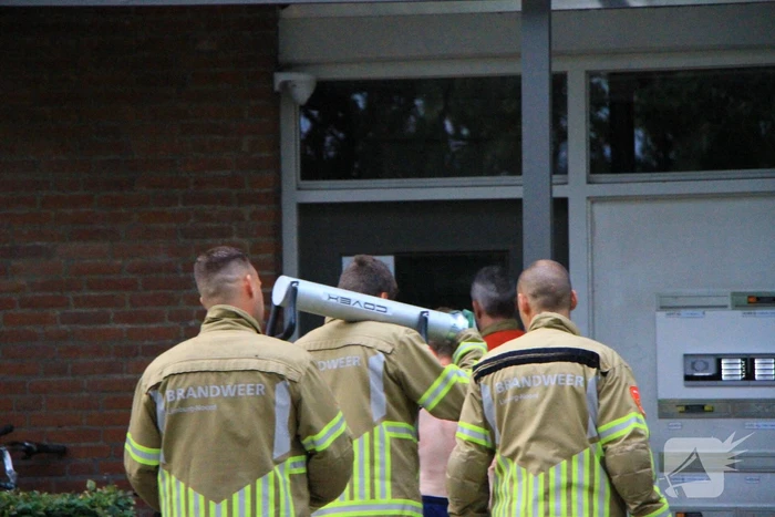 Bewoner sluit zichzelf buiten met pan nog op het vuur