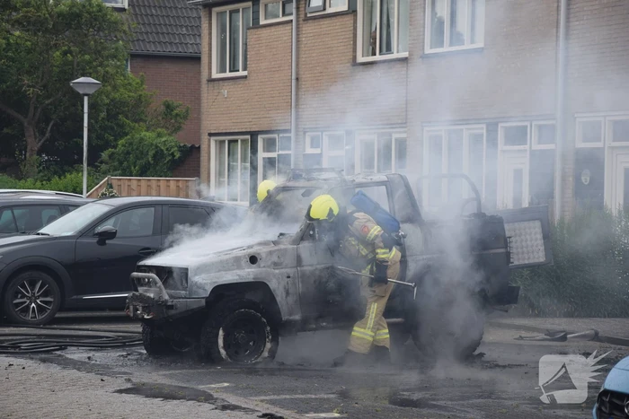 Auto volledig uitgebrand