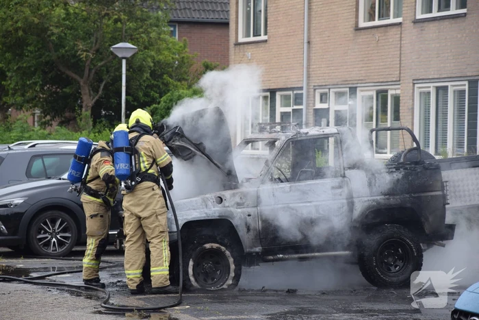 Auto volledig uitgebrand