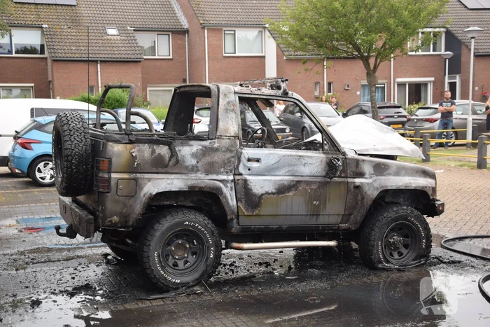 Auto volledig uitgebrand