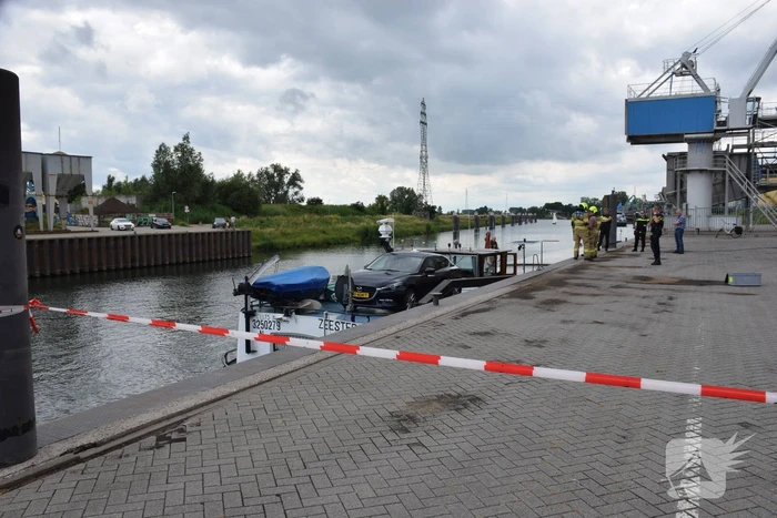 Binnenvaartschip dreigt te zinken