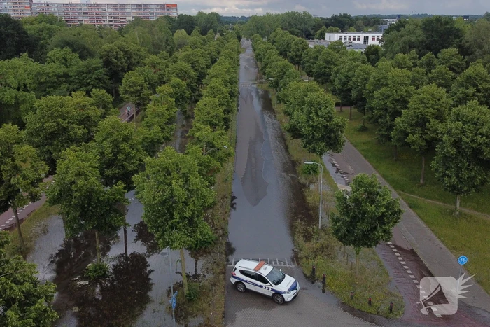 Gesprongen waterleiding zorgt voor enorme wateroverlast
