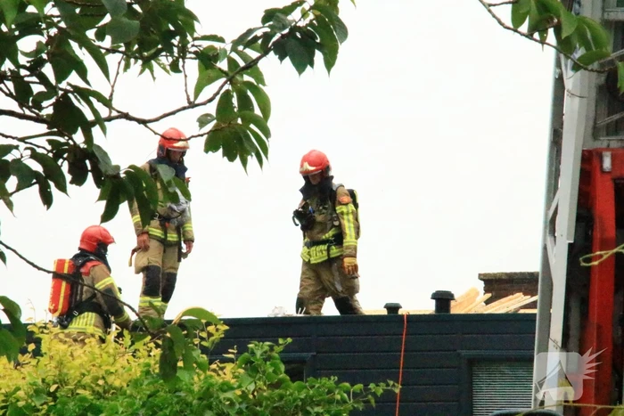 Brand op dak van woning