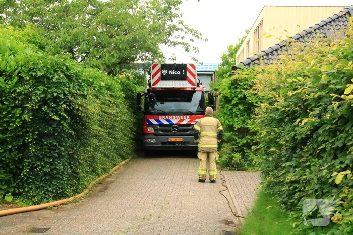 Brand op dak van woning