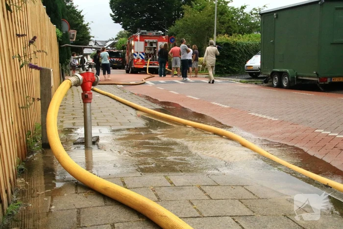 Brand op dak van woning