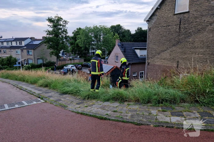 Auto rolt van dijk af