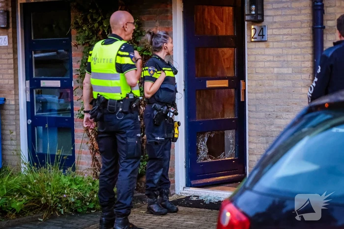 Voordeur opgeblazen van woning in Nieuwland