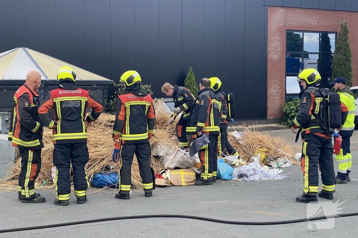 Lading van vuilniswagen in brand bij kwekerij Rozenhof