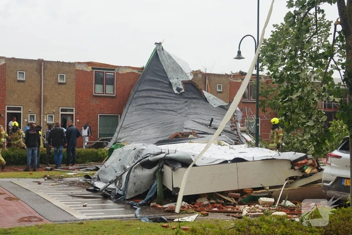 Windhoos richt grote schade aan, een dode