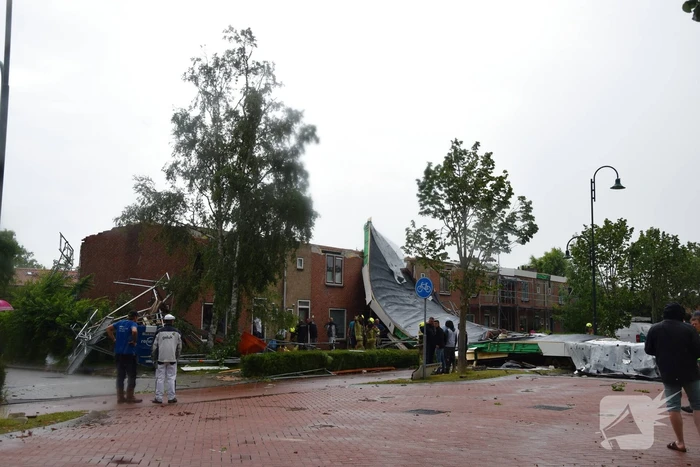 Windhoos richt grote schade aan, een dode
