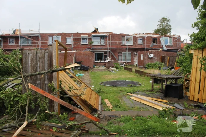 Windhoos richt grote schade aan, een dode