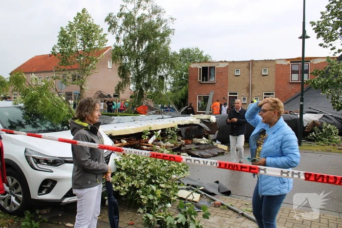 Windhoos richt grote schade aan, een dode
