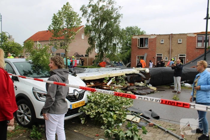 Windhoos richt grote schade aan, een dode