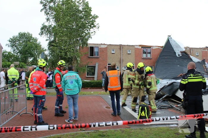 Windhoos richt grote schade aan, een dode