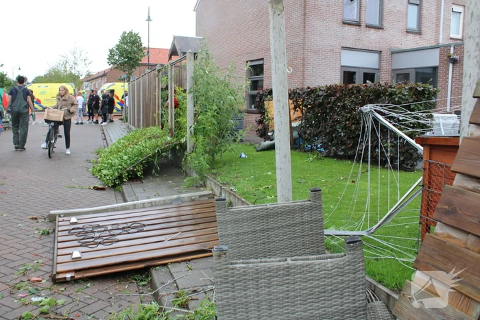 Windhoos richt grote schade aan, een dode