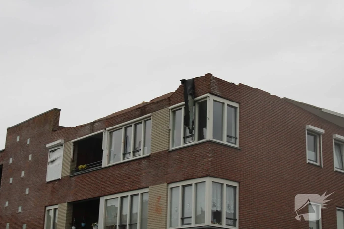 Windhoos richt grote schade aan, een dode