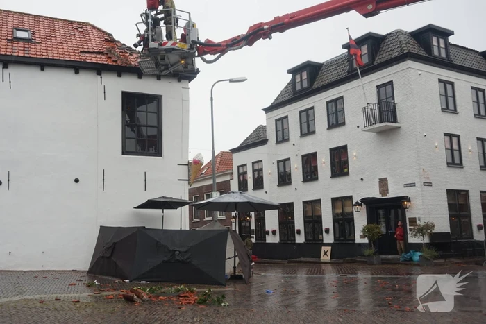 Windhoos richt grote schade aan, een dode