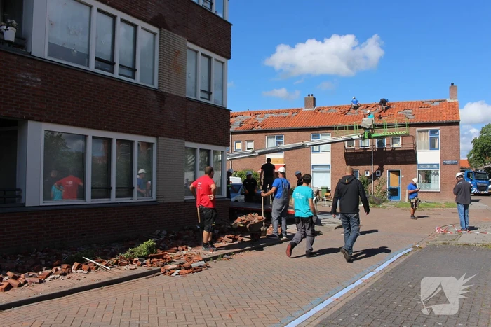 Windhoos richt grote schade aan, een dode