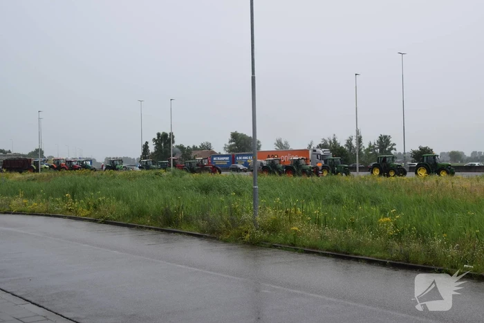 Boeren blokkeren snelweg