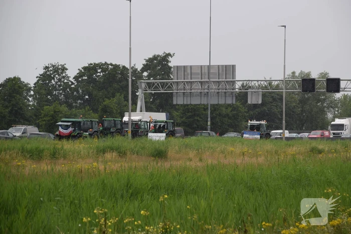 Boeren blokkeren snelweg