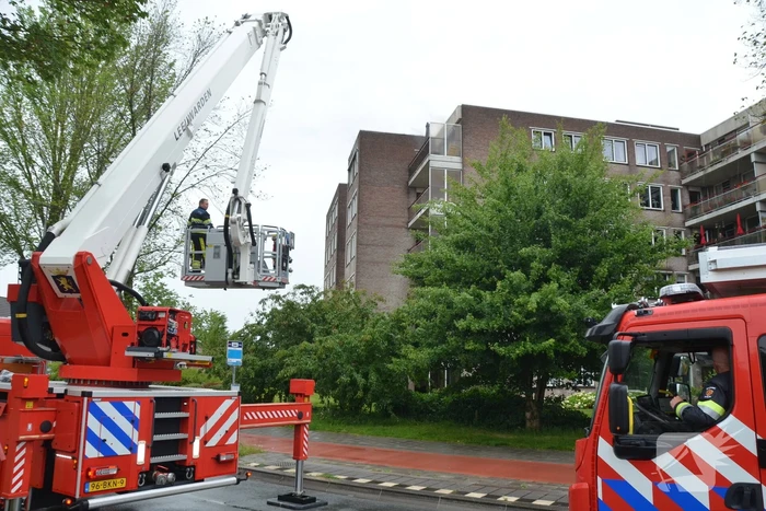 Grote brand door mogelijk blikseminslag in flat