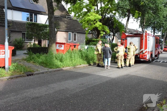 Brandweer hengelt sleutels uit put