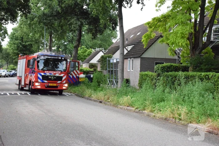 Brandweer hengelt sleutels uit put
