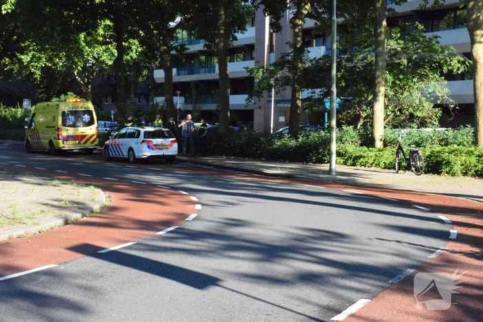 Scooter onderuit door glad wegdek
