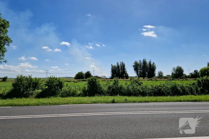 Weg afgesloten door flinke buitenbrand