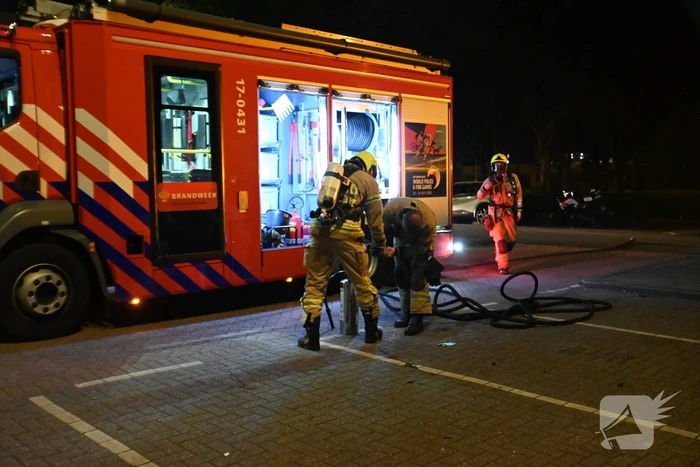 Geparkeerde auto uitgebrand op parkeerplaats