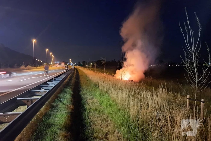 Bermbrand langs de snelweg