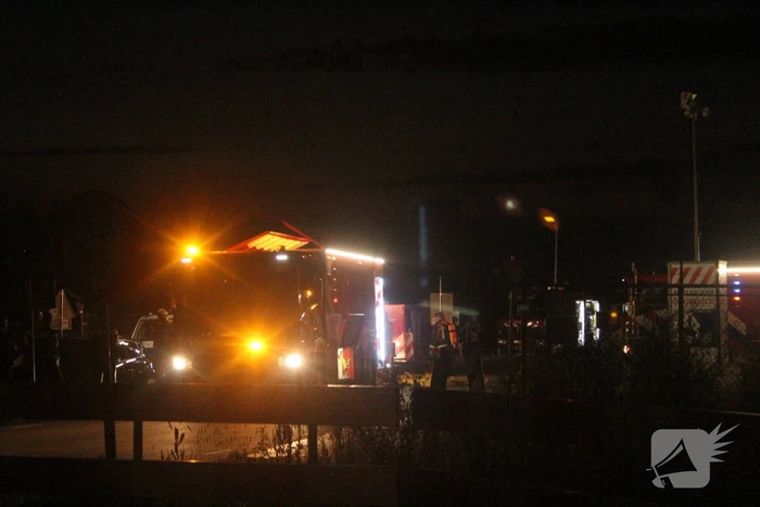 Brand verwoest loodsen van Rijnlandroute