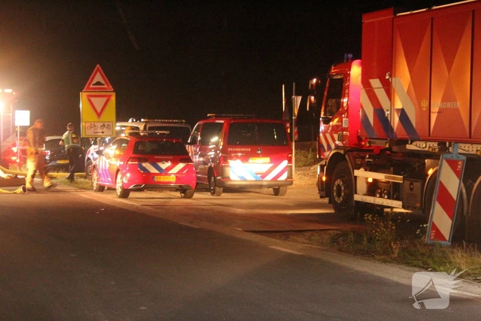 Brand verwoest loodsen van Rijnlandroute