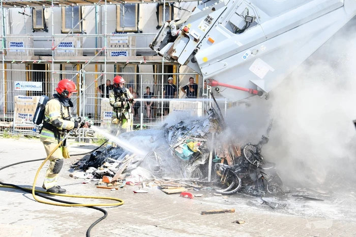 Brand in vuilniswagen