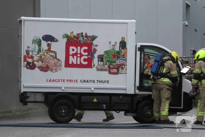Elektrische bezorgwagen Picnic vliegt in brand