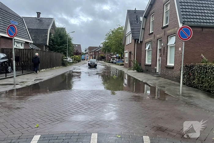 Straten onderwater door hoosbui