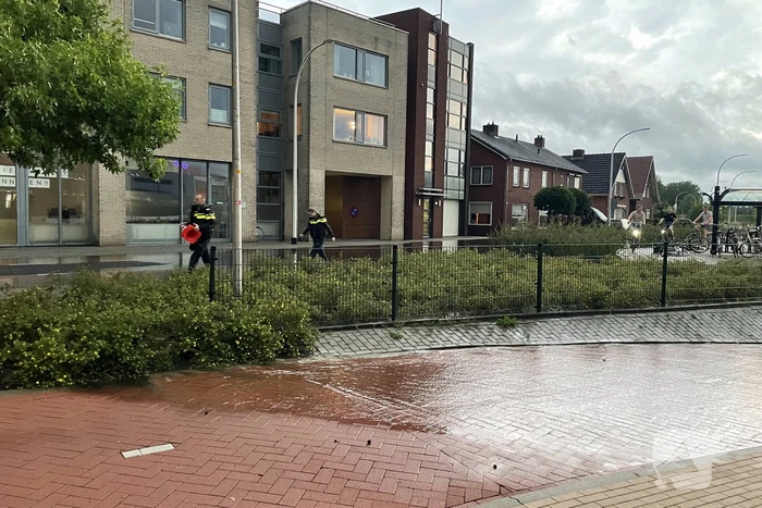 Straten onderwater door hoosbui