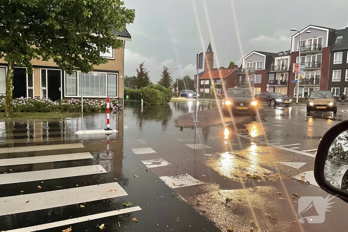 Straten onderwater door hoosbui