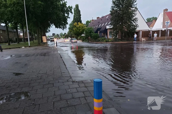 Straten onderwater door hoosbui