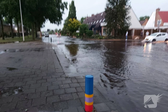 Straten onderwater door hoosbui