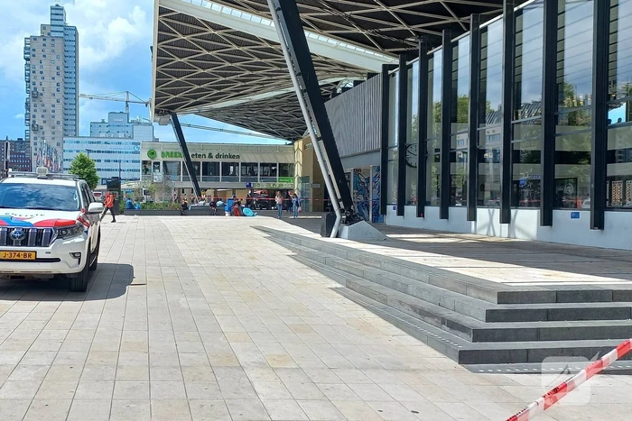Hal NS-station ontruimd na mogelijk verdacht pakketje