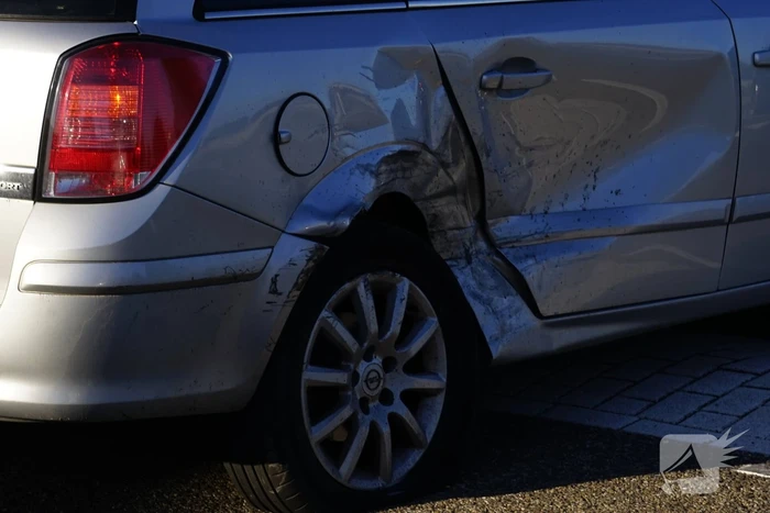 Flinke schade bij aanrijding personenauto's