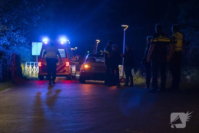 Twee zwaargewonde bij botsing met auto