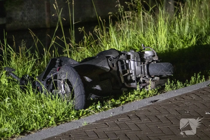 Twee zwaargewonde bij botsing met auto
