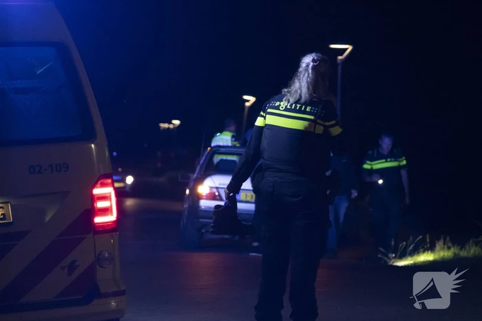 Twee zwaargewonde bij botsing met auto