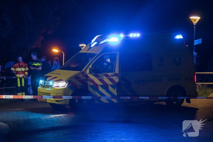 Twee zwaargewonde bij botsing met auto