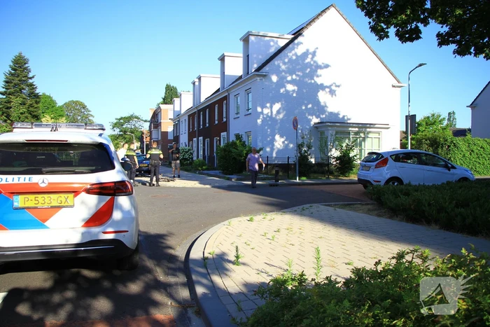 Fietser en automobilist botsen met elkaar