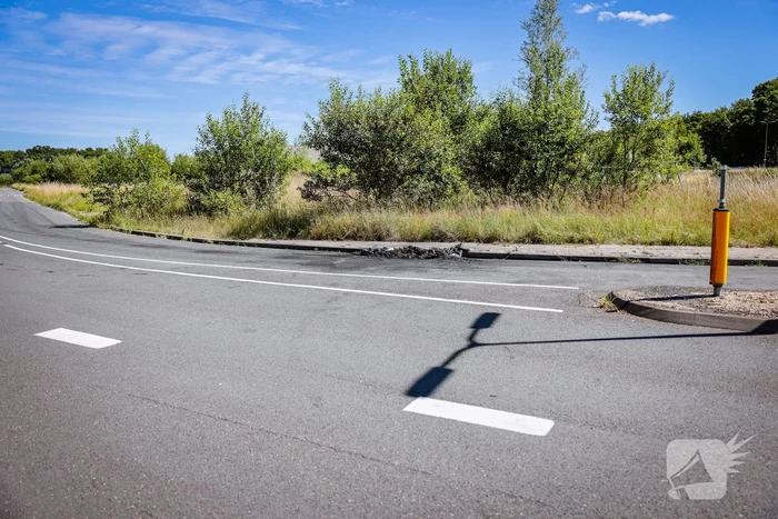 Auto met lachgastank volledig uitgebrand