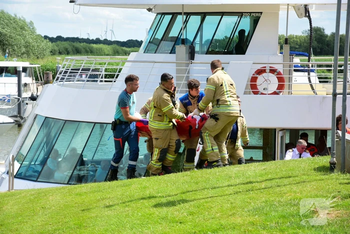 Traumahelikopter landt voor incident op partyschip